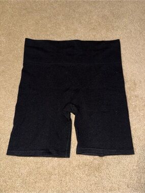 New Balance Women's Black High-Rise Bike Shorts